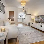 Rohan Rise - District Escape For Two - Ridgestone *