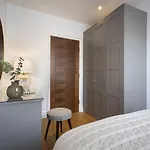 Rohan Rise - District Escape For Two - Ridgestone *