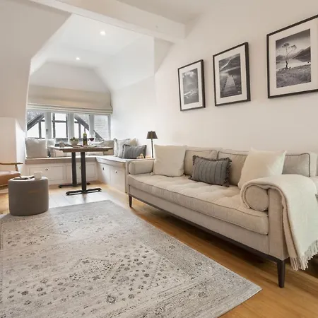 Rohan Rise - District Escape For Two - Ridgestone