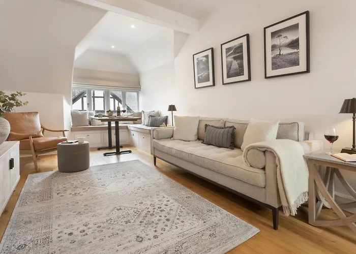 Rohan Rise - District Escape For Two - Ridgestone