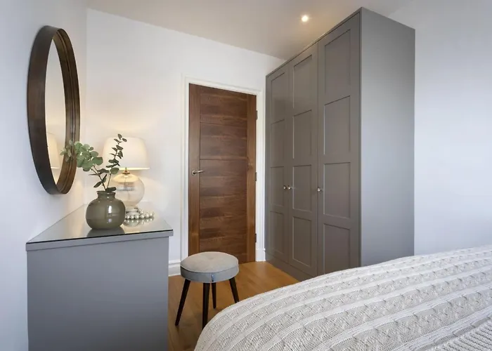 Rohan Rise - District Escape For Two - Ridgestone *